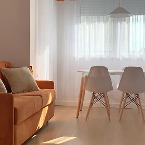 Apartment Colorful By The Sea - 1 Min From The, Durrës